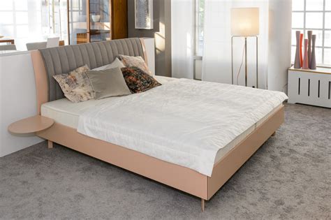 Ein bett, das auch mit offenen augen bereits ein genuss ist. Interlübke Bett Izzy | Designermöbel Frankfurt