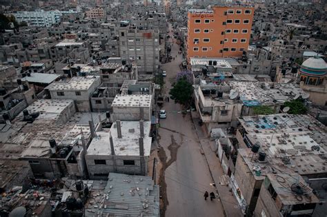Opinion Why I Stay In Gaza The New York Times