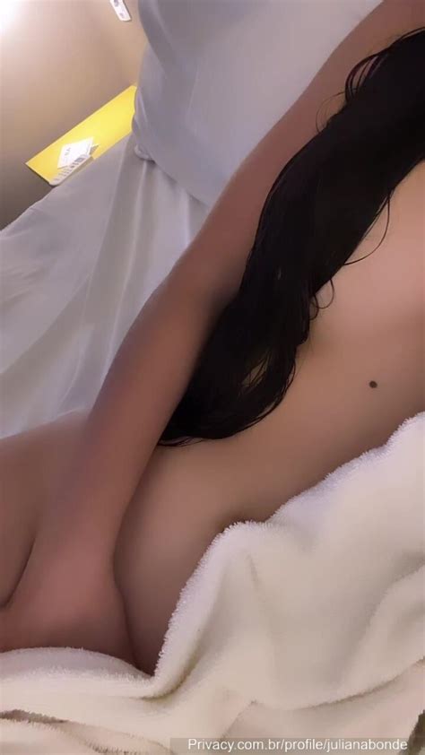 Juliana Bonde Naked On The Bed Masturbating Her Very Naughty Pussy
