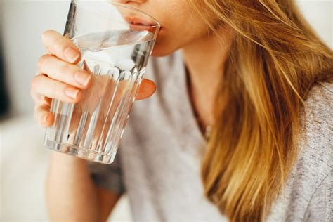 Top 5 Potential Signs People Are Drinking Too Much Water
