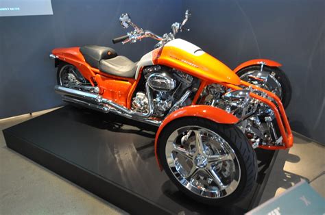 2015 harley davidson fltr free wheeler trike. Harley reveals its leaning trike | Visordown