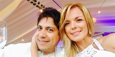Escritor, guionista de cine y televisión, y crítico de arte, es hijo de los pintores lucio muñoz y amalia avia, cuya obra difunde e interpreta en varios estudios. Rodrigo Herrera y su ex esposa: "Era una relación como de ...