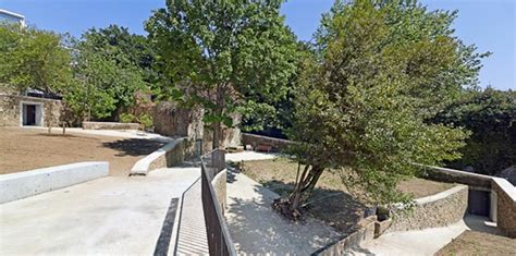 Seattle mariners pitcher hector santiago was ejected on sunday afternoon after umpires checked his glove in the fifth inning and presumably found while santiago's frowny face reaction is pretty great, the best part of that video is the bagging of the suspicious glove. Galería de Huertas de Caramoniña / Abalo Alonso ...