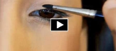 This content is imported from youtube. How to Apply Winged Eyeliner Yourself Video Tutorial | Style News & Fashion Trends | Winged ...