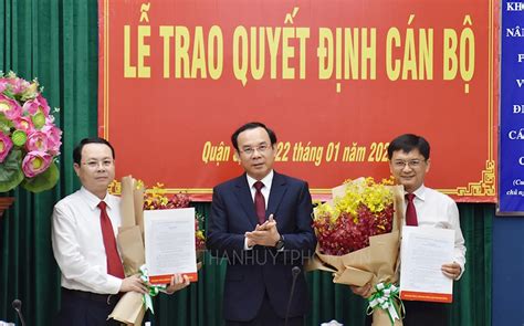 Ông nguyễn văn thanh, giám đốc công ty đầu tư xây dựng nhà số 2 hà nội (bệnh nhân 3634), bị đề nghị tạm đình chỉ chức vụ, sáng 13/5. Điều động đồng chí Nguyễn Văn Hiếu đến nhận công tác tại Thành ủy TP Thủ Đức để giữ chức Bí thư ...