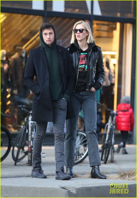 Karlie Kloss And Husband Joshua Kushner Step Out For Afternoon Stroll