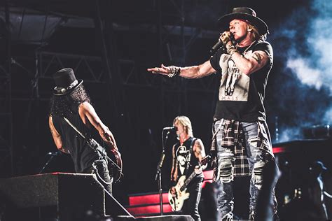 Guns N' Roses Salute AC/DC's Malcolm Young in Sacramento