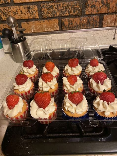Pin By Teisha Dearing On Cupcakes And Cakes By Me In 2022 Desserts