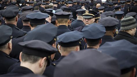 Police Turn Backs On Mayor At Officer Funeral