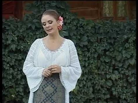 Soțul artistei a murit subit, la vârsta de 47 de ani, după ce a făcut infarct, în timp ce aștepta la coadă, la serviciul de taxe și impozite din craiova. Marcela Fota - Stau mereu si te privesc - YouTube