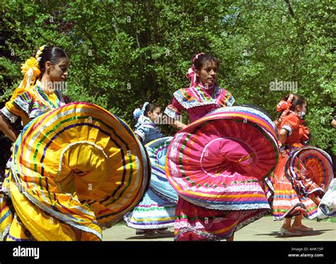 Mexican Dancers Perform At A Cultural Fiesta Stock Photo Alamy