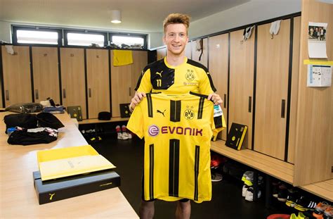 Choose the classic yellow home jersey or support die borussen on. Borussia Dortmund 16/17 Puma Home Kit | 16/17 Kits ...