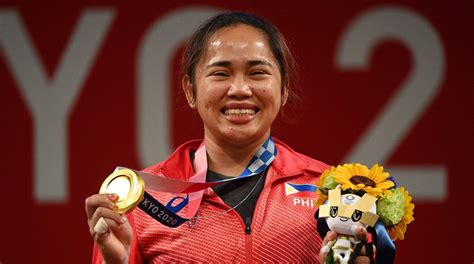 Philippines Weightlifter Wins The Countrys First Gold Medal At Tokyo