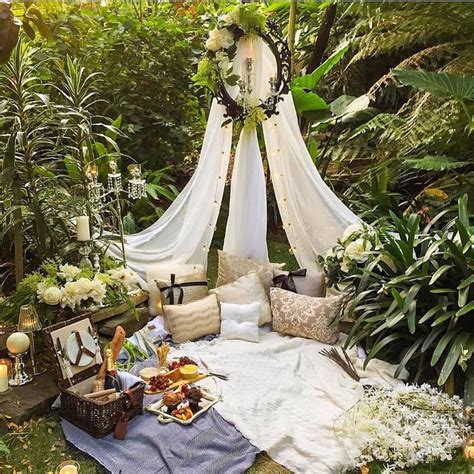 Pin By Tracy Cassidy On Outdoor Spaces Romantic Picnics Backyard