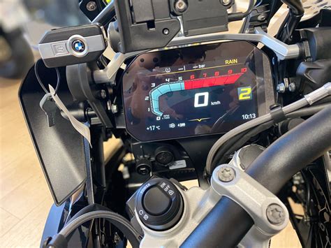 To celebrate forty years of on and offroad adventure, the 2021 r 1250 gs adventure is getting a suite of tech upgrades that make it an overwhelming favorite no matter where your trip takes you. Vespacito | BMW R1250GS TRIPLE BLACK