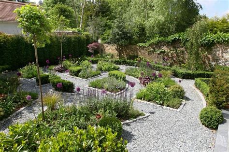 Granite Cobble Setts With Planting And Gravel Garden Design