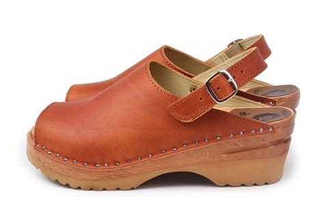 Schwedische Clog Sandale In Cognac Eva Troentorp Clogs Schweden