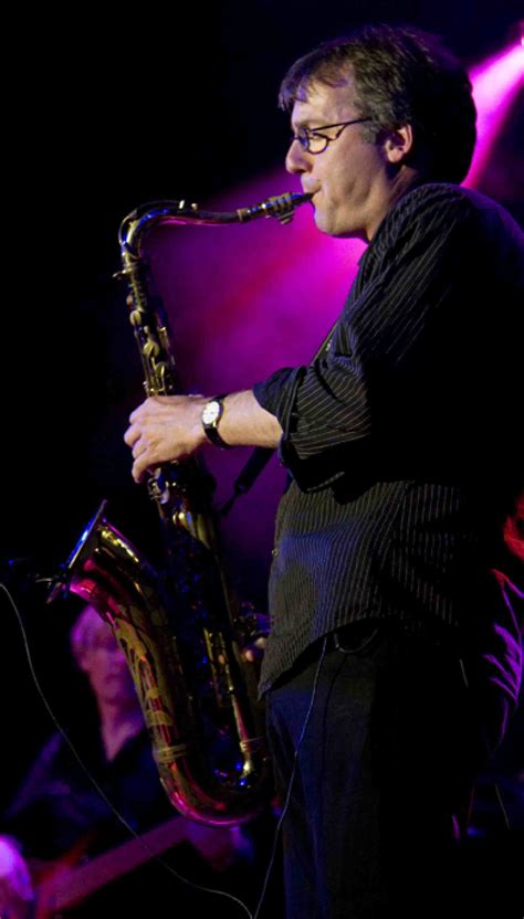 The reeds of alto saxophones come in various brands and powers to offer less or more resistance and also different sound qualities depending on the personal preference of the players. The Most Famous Saxophone Players - Part 1 - Newbury Sax ...