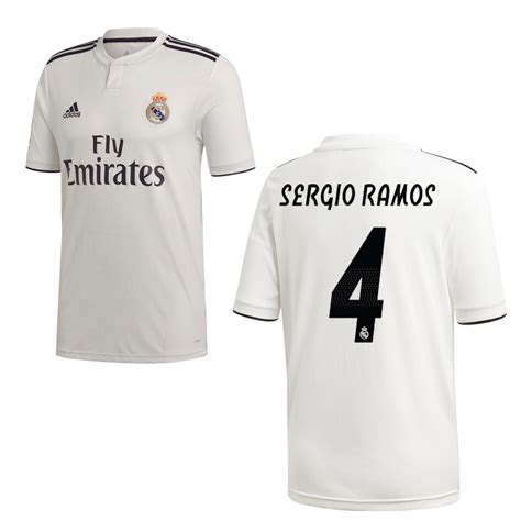 Mit den patches auf den schultern, wie in der liga genauso getragen in spanien. adidas REAL MADRID Trikot Home Kinder 2018 / 2019 - SERGIO ...