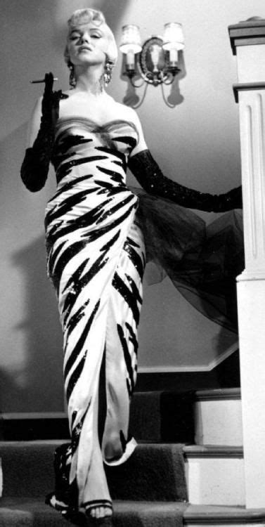 wolfdancer:“luceplace:“ latinamericana:“ (via thatswhatithink)Divine”G