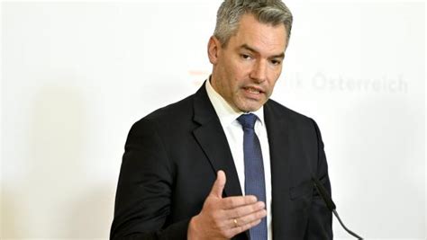 Minister van binnenlandse zaken karl nehammer zei dat door buurland slowakije was gewaarschuwd dat de aanslagpleger probeerde munitie te kopen. Wegen Verstößen gegen Maßnahmen: Fast 2.900 Anzeigen ...