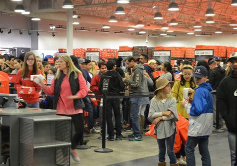 What Time Black Friday Outlet North Georgia Premium - Black Friday rush hits Dawson County's outlet mall - Gainesville Times