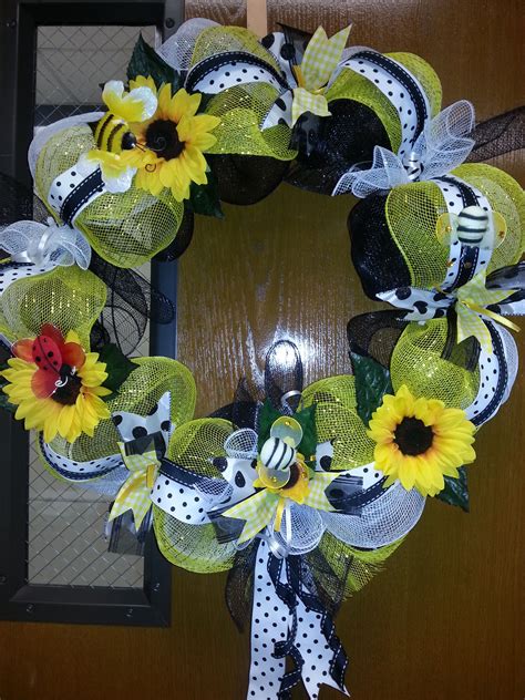 Bumble Bee Wreath by Jan & Martha | Bee wreath, Wreaths, Crafts