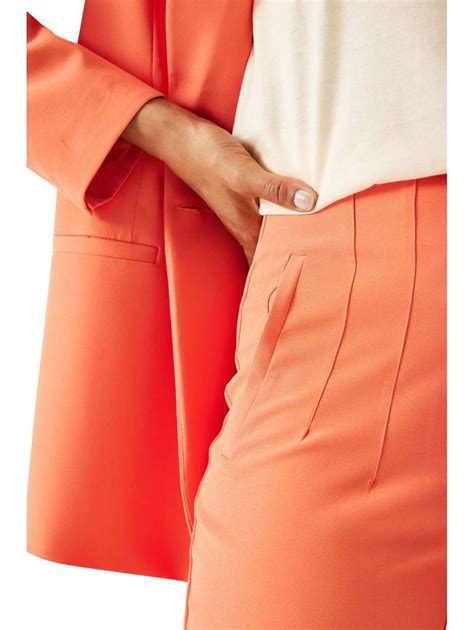 Pantalon Chino corail uni avec une coupe slim et des poches latérales
