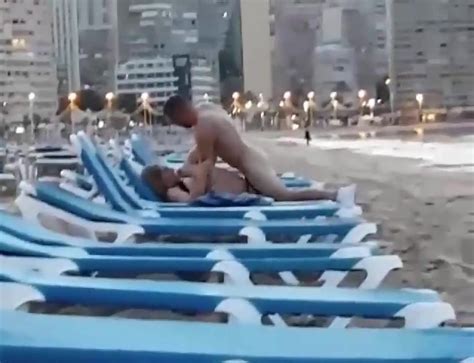 Amateur Couple Unashamedly Fuck On A Beach Sunlounge Xxx Femefun