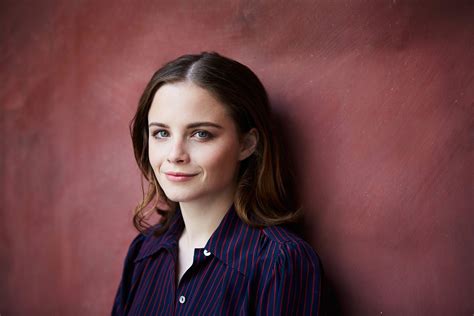 Wir haben die top 5 der besten jasna fritzi bauer filme ausgewählt, die du dir unbedingt anschauen musst. Lisa Vicari in DARK auf Netflix ab 27.6.!