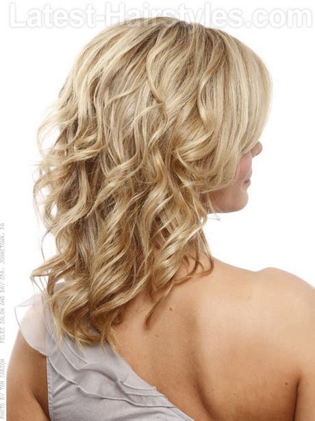 On the hunt for flattering hairstyles for thick hair? Medium length haircuts for fine hair