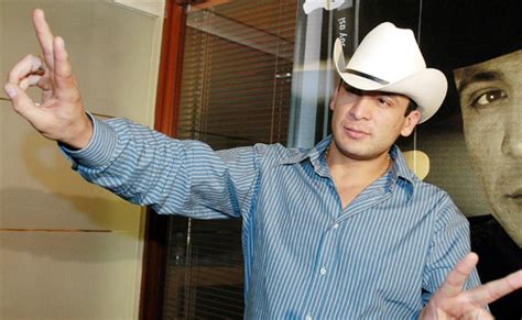 Hermanos De Valentín Elizalde Lanzan Tributo Al Gallo De Oro Luz