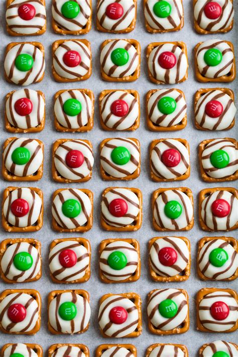 This recipe only calls for a few ingredients and if you're looking for a classic holiday favorite dessert, this is it! Pretzel M&M Hugs {Christmas Style} - Cooking Classy