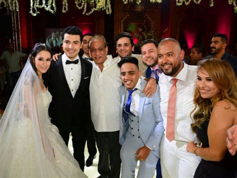محمد ينتظر هو وزوجته وابنته منذ شهرين في مخيم إيدوميني. صور.. نجوم الفن فى زفاف نجم مسرح مصر محمد أنور ونوران ...