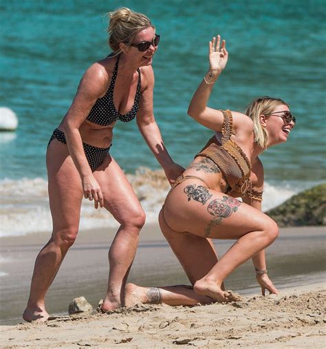 Olivia Buckland Shows Off Her Butt On The Beach Photos My Xxx Hot Girl