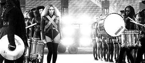 Se Beyoncés Uppträdande Under Super Bowl Elle