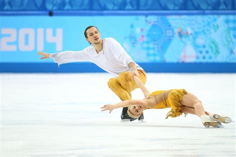 Russia Prevails In Pairs Skating Renewing A Tradition The New York Times