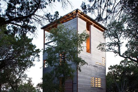 Modern Guesthouse Tower Adds Space Views To Lakeside