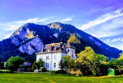 Enjoy holidays packed with variety around interlaken, turquoise lake brienz in the holiday region interlaken, memorably panoramic views of the majestic peaks of the eiger, mönch and jungfrau unfold. Adventure Hostel Interlaken: a visual tour of the Swiss ...