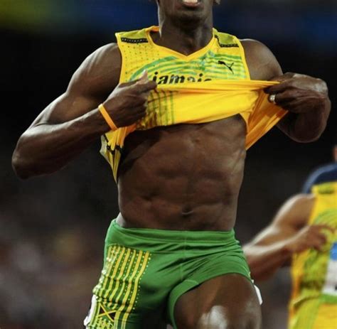 2009 stellte er den aktuellen weltrekord im berliner olympiastadion auf. 100-m-Weltrekord: Usain Bolt und der Rausch der ...