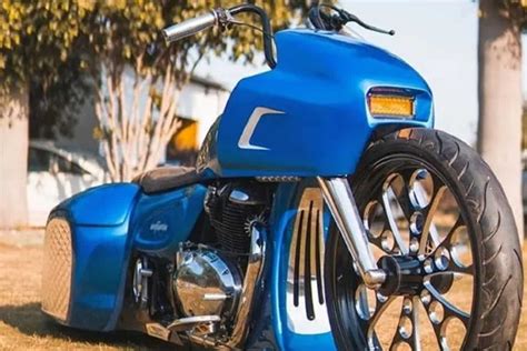 Royal enfield offering best in class motorbikes / bikes from india, with classic, bullet, contenental gt, himalayan, thunderbird, interceptor in kuwait. An Extravagantly Modified Royal Enfield Interceptor 650 ...