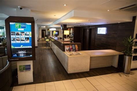 Situated within europe's largest shopping centre the westfield village in the area of stratford in london is the four stars holiday inn. Hotel Holiday Inn Express London Stratford, Londres (Gran ...