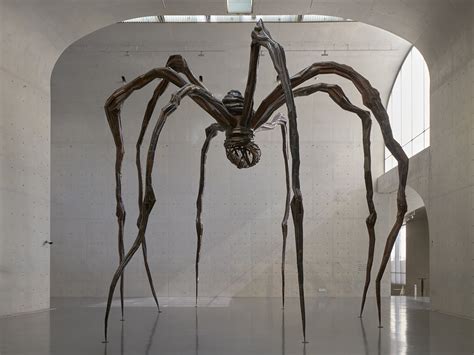 what characteristics describe louise bourgeois s maman