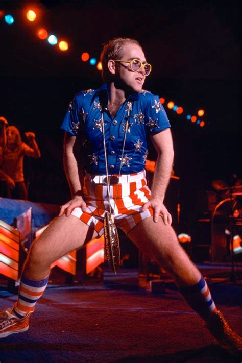 Even elton john's rooster codpiece had sequins: ROCKETMAAAAAN! Elton John's meest flamboyante outfits uit ...