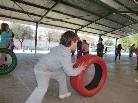 Esta actividad se puede adaptar muy bien a las clases de la escuela primaria variando las distancias. Profe Rafa de Infantil: Gincana de juegos para Infantil