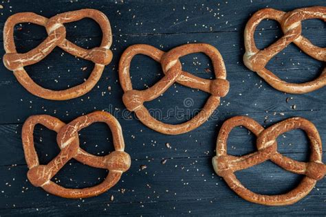 Pretzels Suaves Preparados En Casa Foto De Archivo Imagen De Trigo