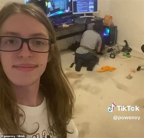 Roblox Streamer Shared Tiktok Of Him Counting Roaches In His Room