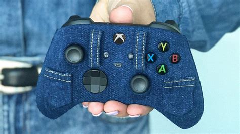 Xbox Shows Off The Most Canadian Themed Xbox Controller Ever