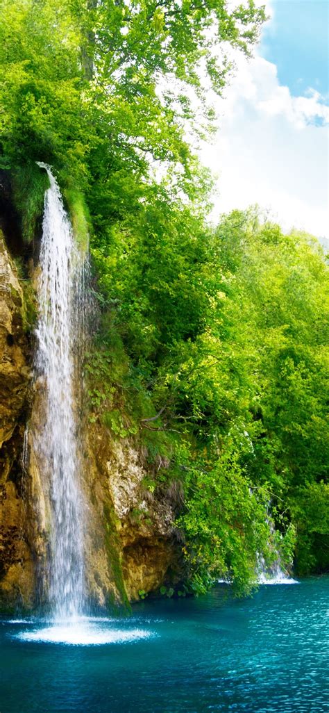 美丽的瀑布，湖泊，树木，山，绿色，夏天 1125x2436 Iphone 11 Proxsx 壁纸，图片，背景，照片