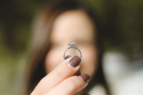 картинки рука женщина фотография Палец Ухо гвоздь помолвка обручальное кольцо Крупным